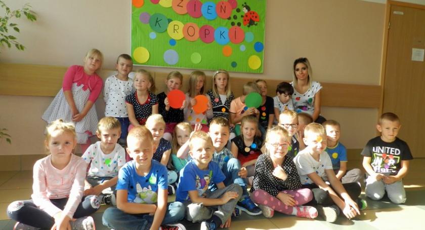 Dzień w Szkole Podstawowej nr 2 z kropką w roli głównej