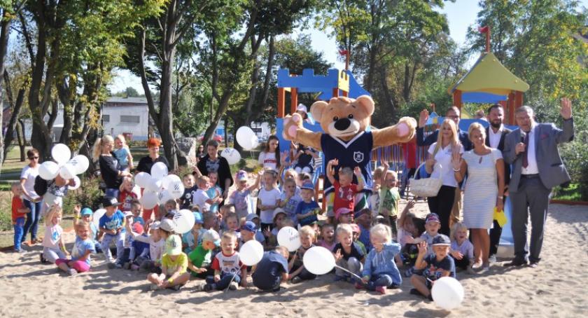 W parku im. dra Kotowskiego w Kartuzach otwarto nowy plac zabaw