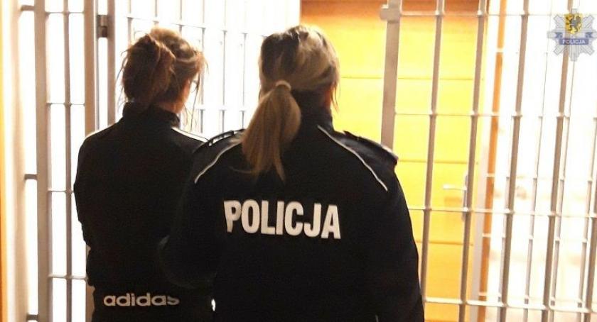 30-latka podejrzana o rozbój w rękach policji