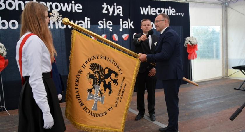 Imię i sztandar na 200-lecie Szkoły Podstawowej w Załakowie