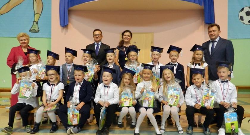 Przodkowo. Pierwszoklasiści z podstawówki zasłużyli na miano uczniów