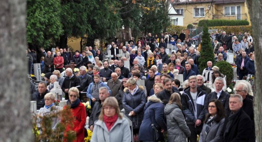 Dzień Wszystkich Świętych 2018 r. na cmentarzu w Kartuzach