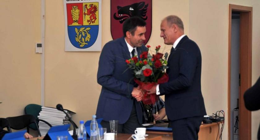 Pierwsza sesja rady miejskiej w Żukowie. Przewodniczącym Witold Szmidtke