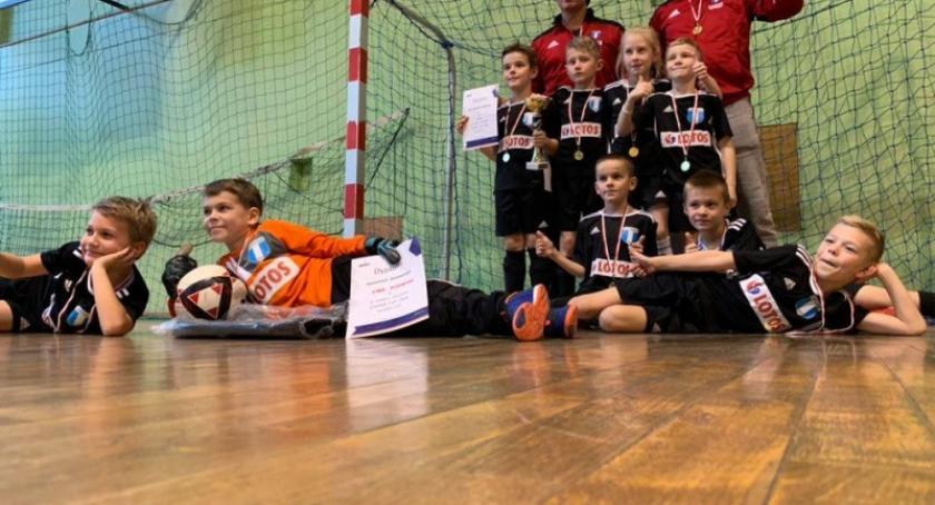 Zwycięstwo młodych piłkarzy GKS Cartusia na turnieju Gdynia Cisowa Cup