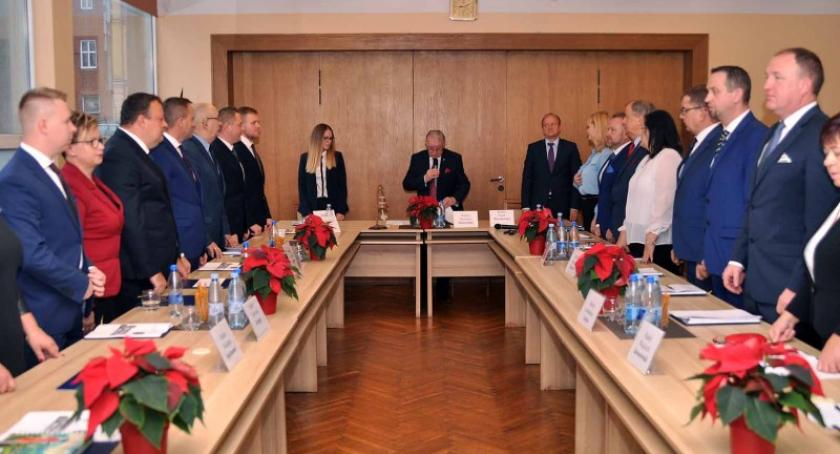 Pierwsze obrady Rady Miejskiej w Kartuzach - przewodniczącym Mariusz Treder