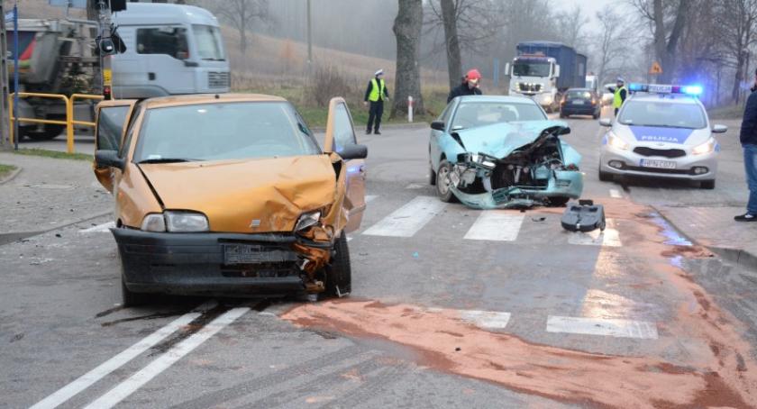 Wypadek w Smętowie Chmieleńskim - cztery osoby ranne, w tym ośmioletnie dziecko