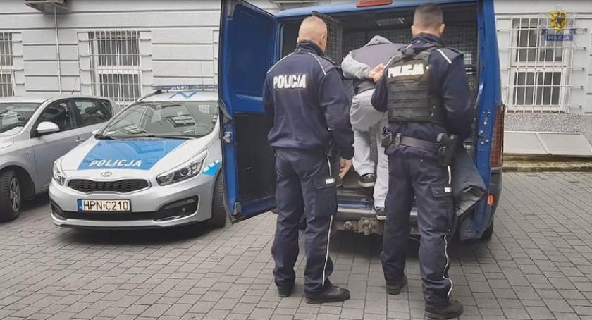 Chciał wysłać w paczce do Wielkiej Brytanii dwa kilogramy marihuany - jest w areszcie