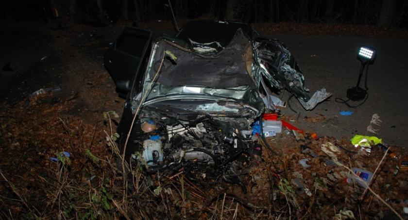 Reskowo-Lipowiec. Audi rozbiło się na drzewie - nie żyje 20-latek