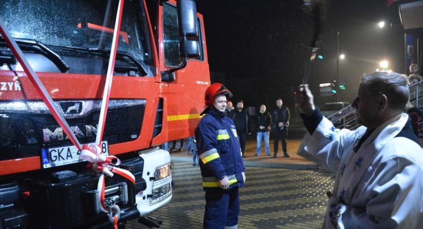 Przodkowo. Strażacy z nowym ciężkim wozem ratowniczo-gaśniczym