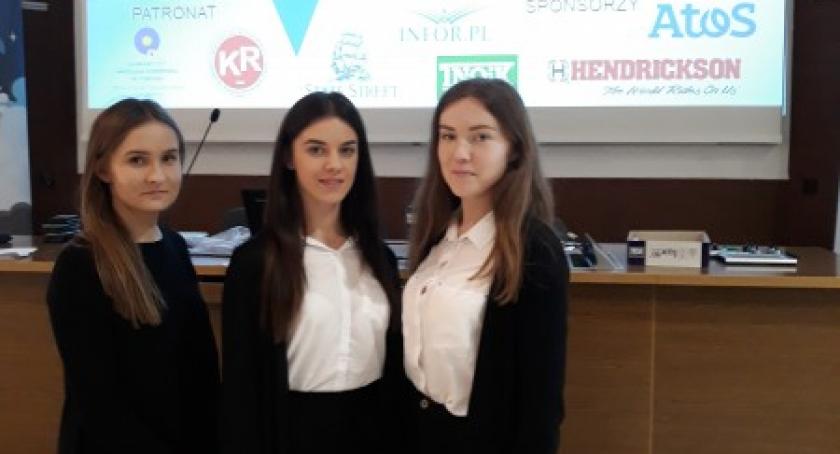 Alicja Leyk wygrywa indeks na konkursie z wiedzy o rachunkowości