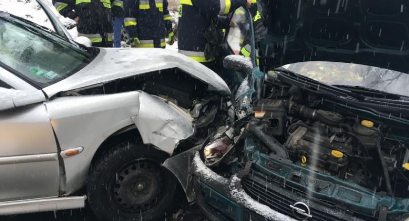 Wypadek na trasie Sulęczyno-Zdunowice - dwie osoby w szpitalu