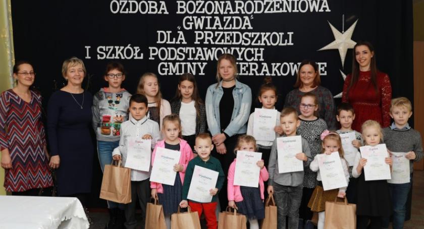 Nagrodzono ozdoby bożonarodzeniowe wykonane przez dzieci z terenu gminy Sierakowice