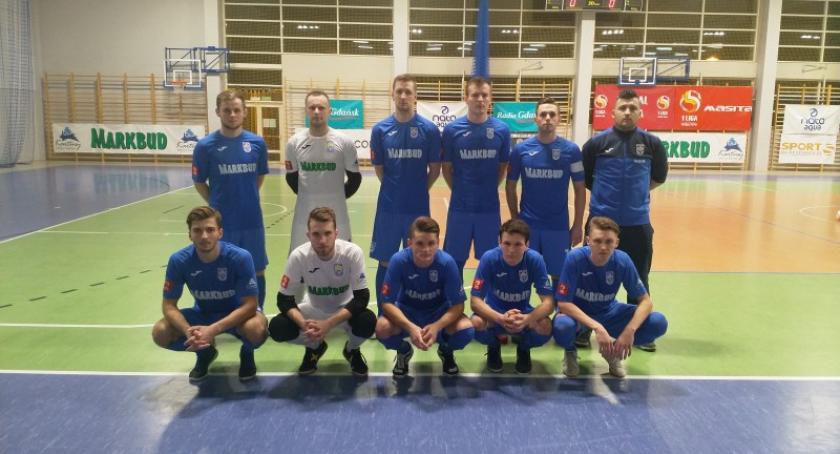 Zwycięstwo FC Kartuzy. Trzy samobójcze bramki rywali