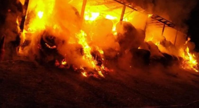 Pożar wiaty z sianem w Sulminie