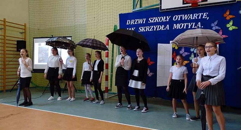 Pomieczyno. Uroczyście oddano do użytku rozbudowaną podstawówkę