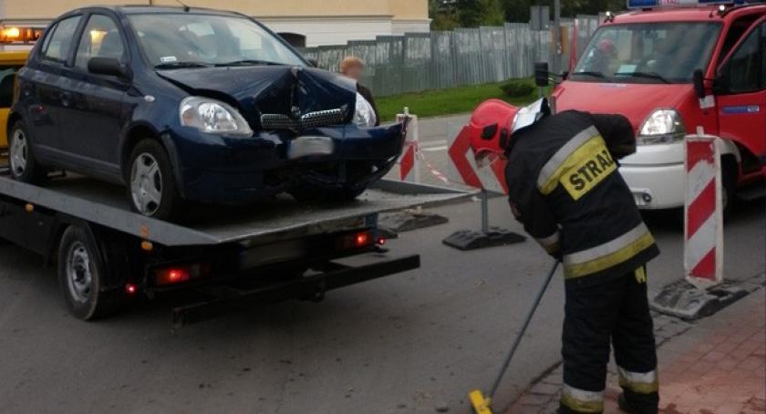 Rondo Kartuzów. Toyota uderzyła w słup