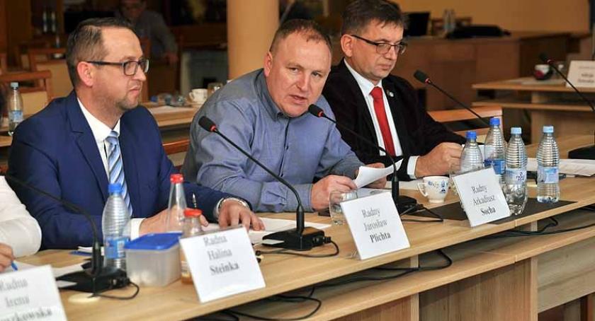 Kartuzy. Radni zmienili statut gminy. Burmistrz odmawia wykonania uchwały