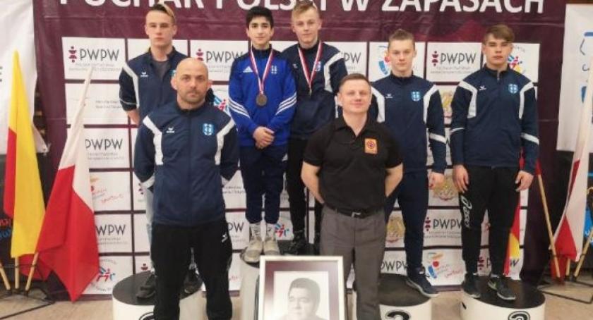 Młodzi zapaśnicy Cartusii triumfowali na Pucharze Polski kadetów w Warszawie