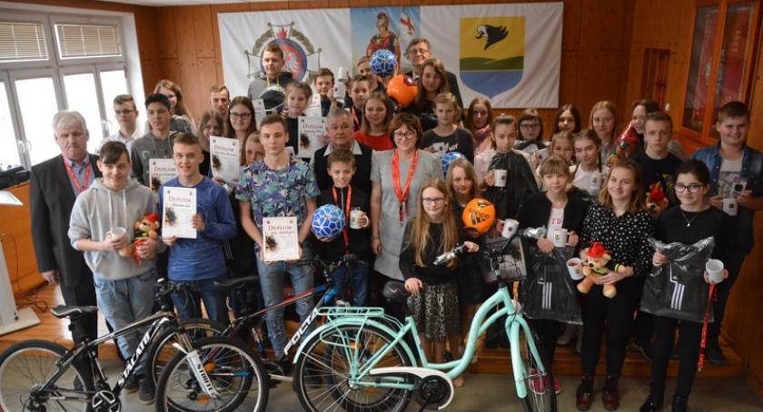 Sulęczyno. Zmagali się z wiedzą pożarniczą