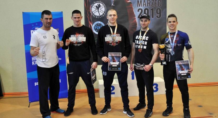 Rebelianci z siedmioma medalami Mistrzostw Polski w Kick-boxingu Kick Light w Kartuzach