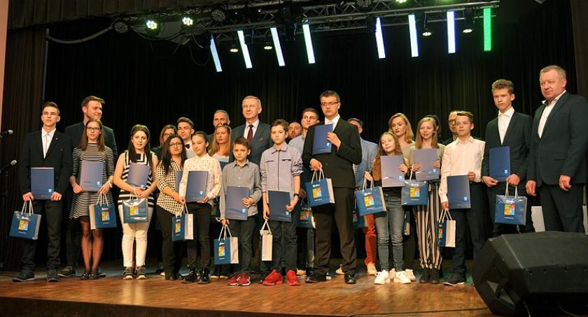 Najlepsi sportowcy wyróżnieni stypendiami starosty