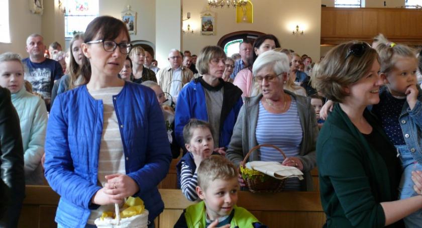 Kiełpino. Święcenie pokarmów w Wielką Sobotę