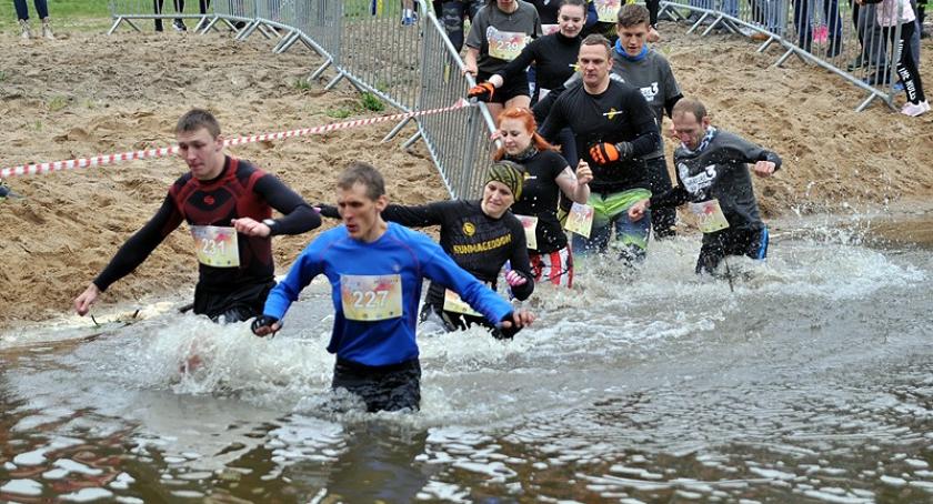 Pokonywali przeszkody i własne słabości Hardcore Run w Żukowie