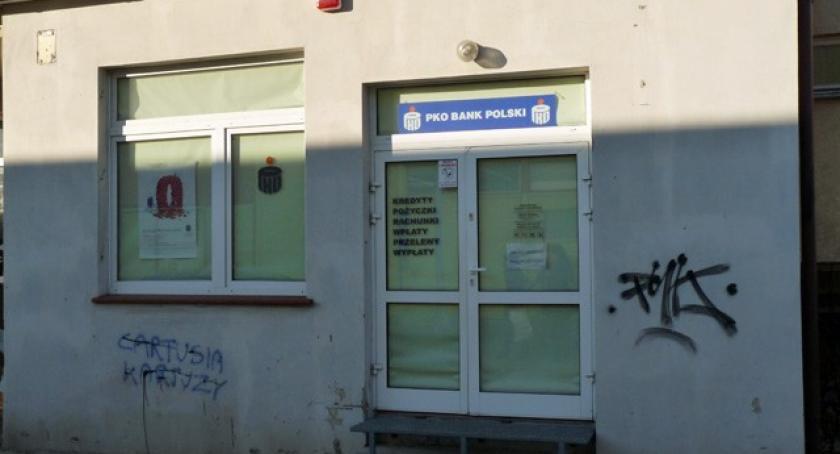 Ukradł z banku 40.000 zł - pozostaje nieuchwytny