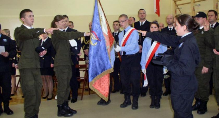 Żukowo. Ślubowanie z… orkiestrą i antyterrorystami