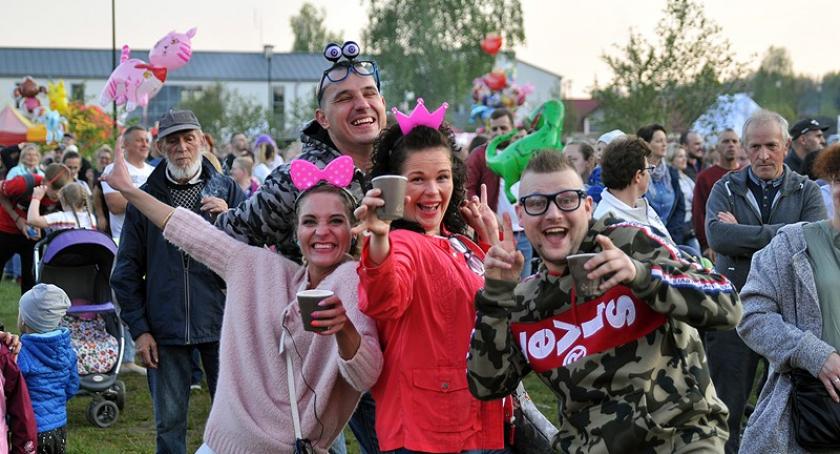 Tłumy fanów disco polo bawiły się na Przebojowej Majówce w Stężycy