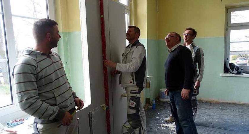 Pępowo. Nietypowa termomodernizacja budynku szkoły zmierza do finału