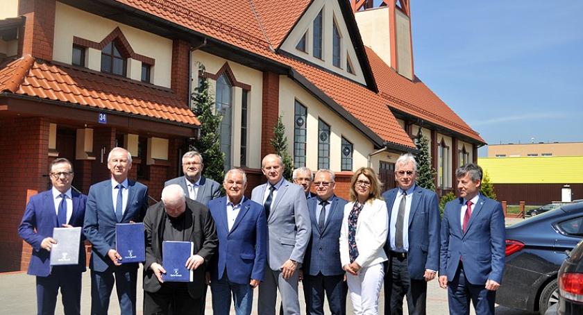 Podpisano umowę na dofinansowanie budowy kartuskiego hospicjum Caritas