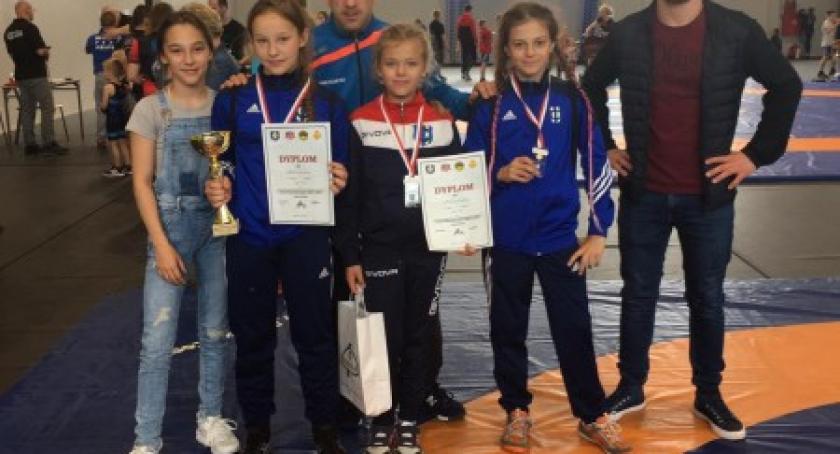 Trzy złote medale kartuskich zapaśniczek w Pelplinie
