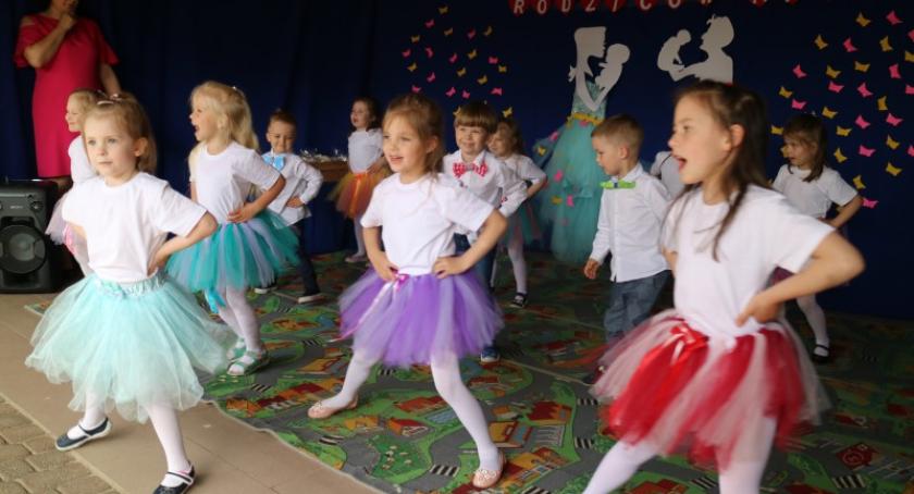 Święto mam i tatusiów 2019 w przedszkolu Gucio w Kiełpinie