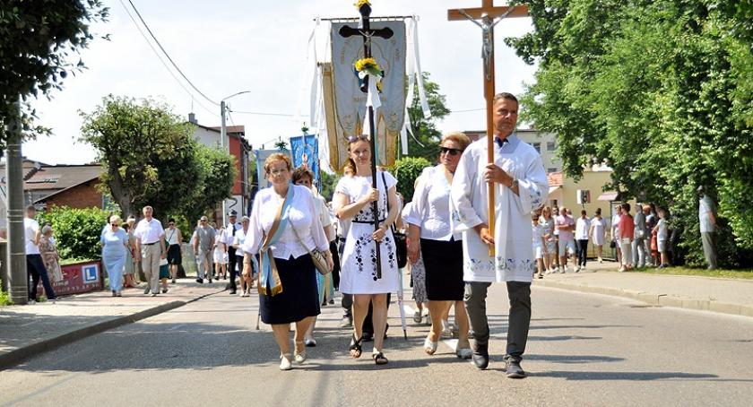 Setki wiernych na procesji Bożego Ciała w Kartuzach