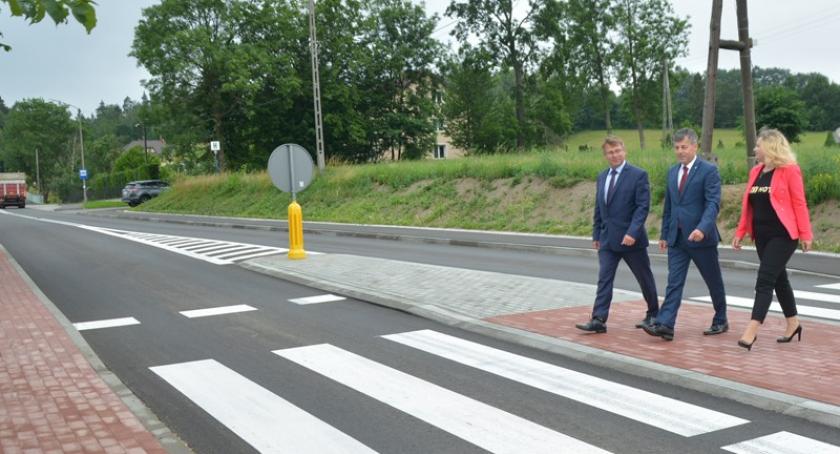 Mokre Łąki. Półkilometrowy odcinek zmodernizowanej drogi powiatowej oddany do użytku