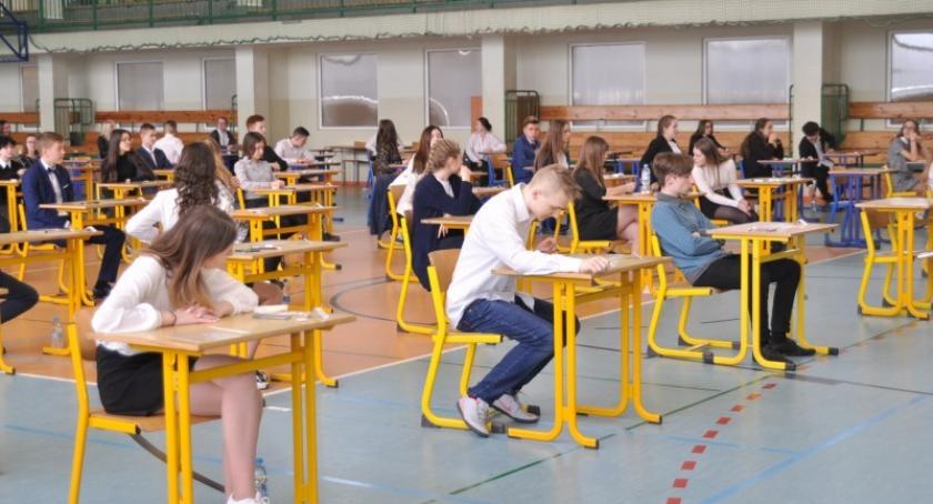 Jak ostatni egzamin gimnazjalny wypadł w gminach powiatu kartuskiego?