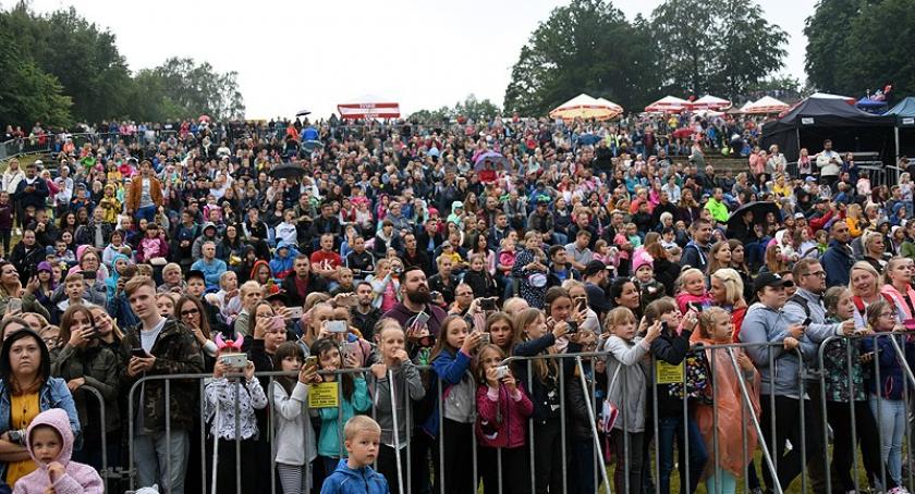 Roksana Węgiel i Grzegorz Hyży na finał Truskawkobrania 2019