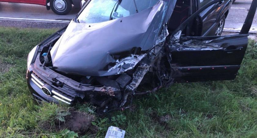 Lniska. Zderzenie osobówki z ciężarówką, wiozącą 900 litrów paliwa