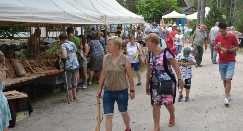 Tłumnie we Wdzydzach. Trwa 46. Jarmark Wdzydzki