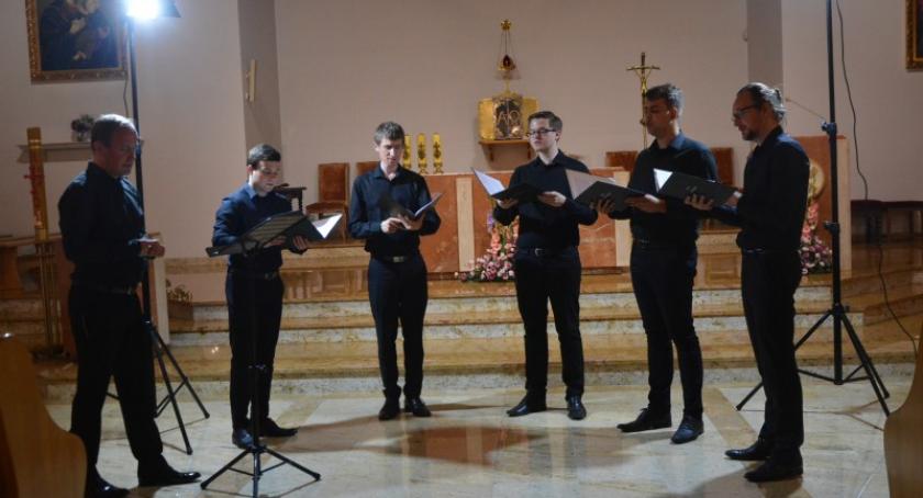 Vox Intensa Ensamble podczas trzecj odsłony Letniego Festiwalu Muzyki Kameralnej w Sierakowicach