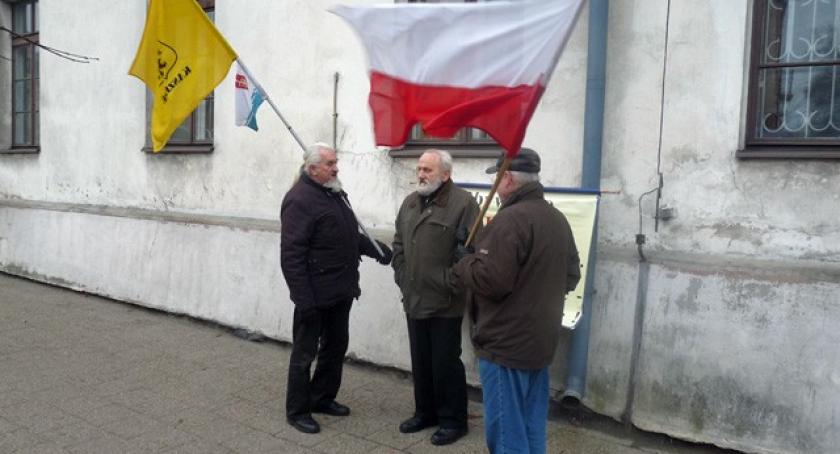 Waldemar Bonkowski pikietował pod kartuskim sądem
