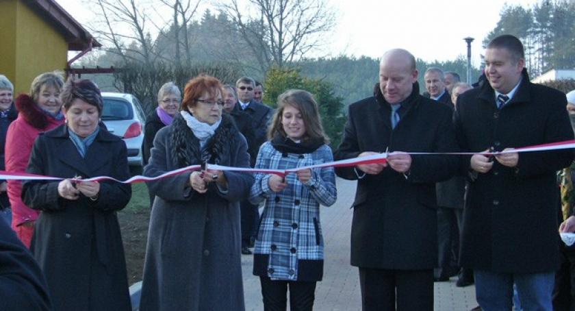 Borzestowo. Nowy chodnik po 37 latach