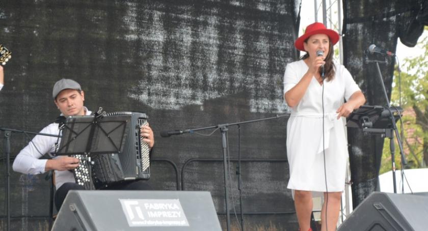 Francais i Natalia Lubrano wystąpili z francuskim repertuarem na kartuskim Rynku