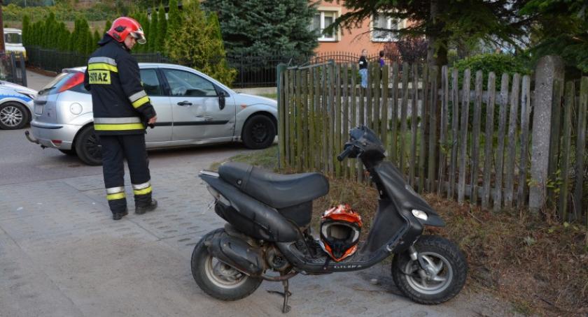 Kiełpino. 13-letni motorowerzysta ranny po nieudanym wyprzedzaniu forda