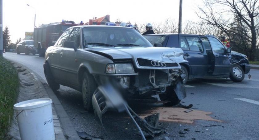 Borowo. Golf zderzył się z audi