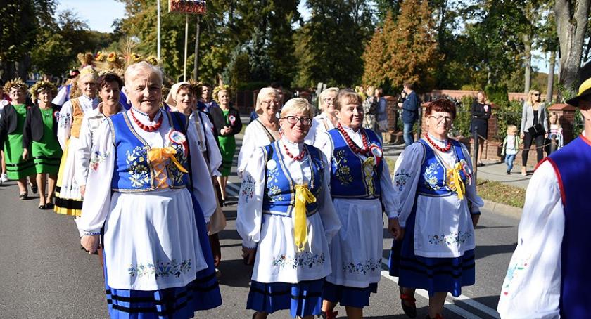 Rolnicy z całego województwa dziękowali za plony na dożynkach w Kartuzach
