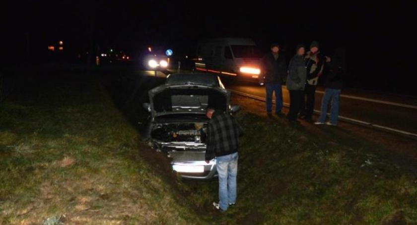 Miszewo. Vectra w rowie