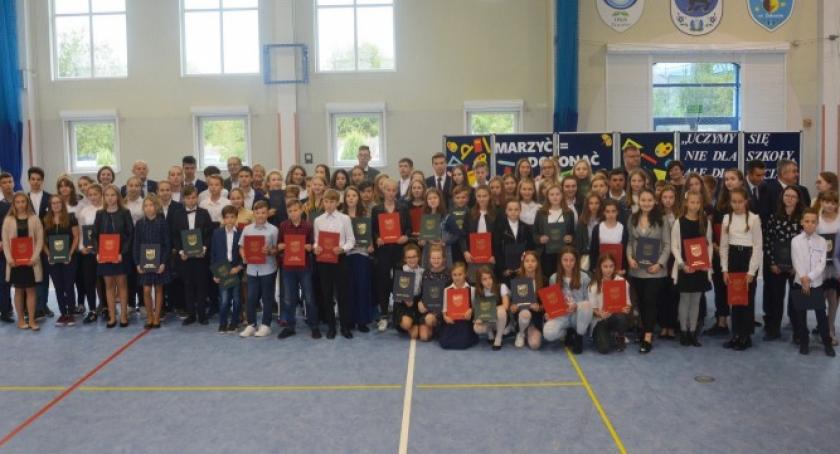 Żukowo. 222 uczniów otrzymało stypendia Rady Miejskiej i burmistrza