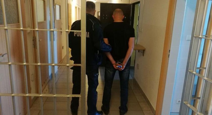 Zlikwidowano dziuplę samochodową w Smętowie Chmieleńskim - troje passerów w rękach policji
